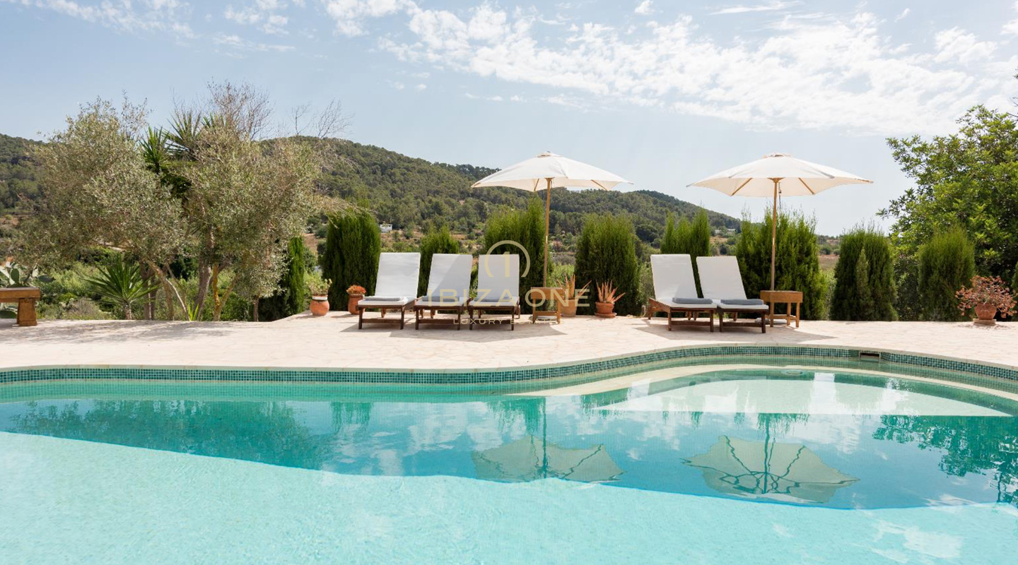 Original 250 Jahre alte Luxusfinca mit separatem Gästehaus und Vermietungslizenz zu verkaufen, Ibiza - Original 250 Jahre alte Luxusfinca mit separatem Gästehaus und Vermietungslizenz zu vermieten, Ibiza