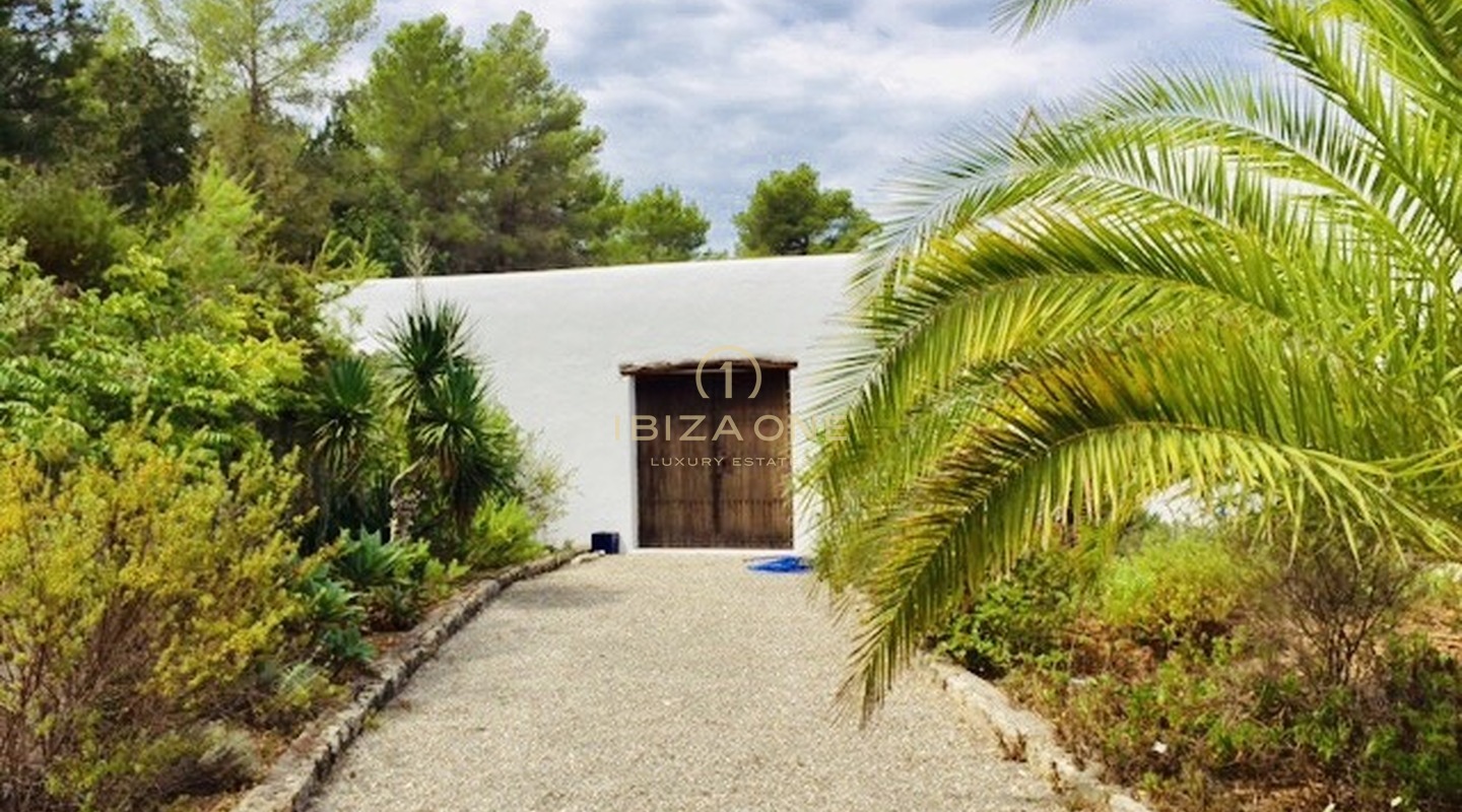 Finca de lujo original en Blakstad con piscina de agua salada, vistas al mar y privacidad en venta, Ibiza - Finca de lujo original en Blakstad con piscina de agua salada, vistas al mar y privacidad en alquiler, Ibiza