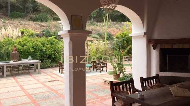 Finca de lujo original en Blakstad con piscina de agua salada, vistas al mar y privacidad en venta, Ibiza - Finca de lujo original en Blakstad con piscina de agua salada, vistas al mar y privacidad en alquiler, Ibiza