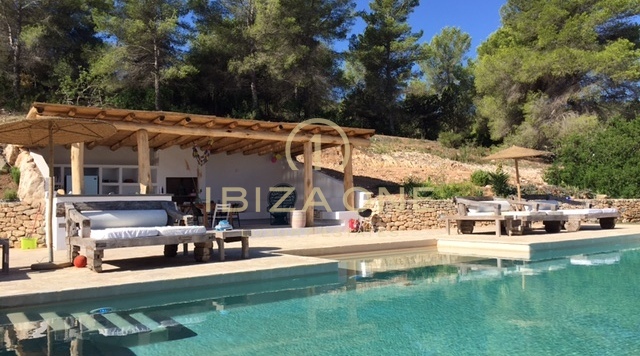 Originele luxe Blakstad Finca met zoutwaterzwembad, zeezicht en privacy te koop, Ibiza - Originele luxe Blakstad Finca met zoutwaterzwembad, zeezicht en privacy te huur, Ibiza