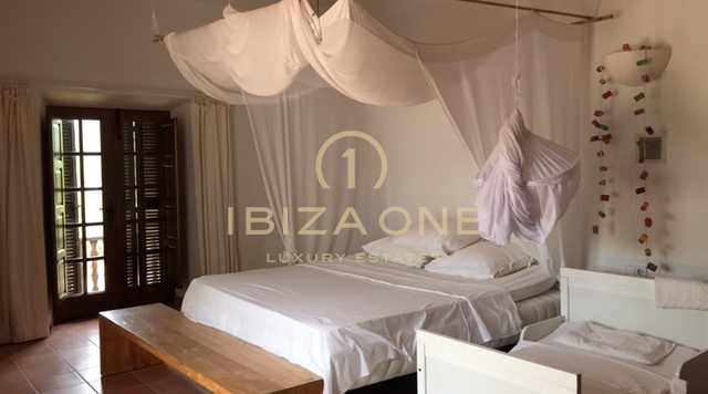 Finca de lujo original en Blakstad con piscina de agua salada, vistas al mar y privacidad en venta, Ibiza - Finca de lujo original en Blakstad con piscina de agua salada, vistas al mar y privacidad en alquiler, Ibiza