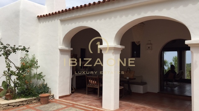 Finca de lujo original en Blakstad con piscina de agua salada, vistas al mar y privacidad en venta, Ibiza - Finca de lujo original en Blakstad con piscina de agua salada, vistas al mar y privacidad en alquiler, Ibiza