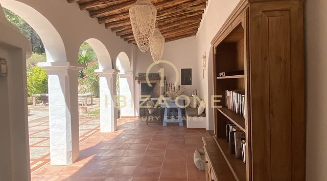 Finca de lujo original en Blakstad con piscina de agua salada, vistas al mar y privacidad en venta, Ibiza - Finca de lujo original en Blakstad con piscina de agua salada, vistas al mar y privacidad en alquiler, Ibiza