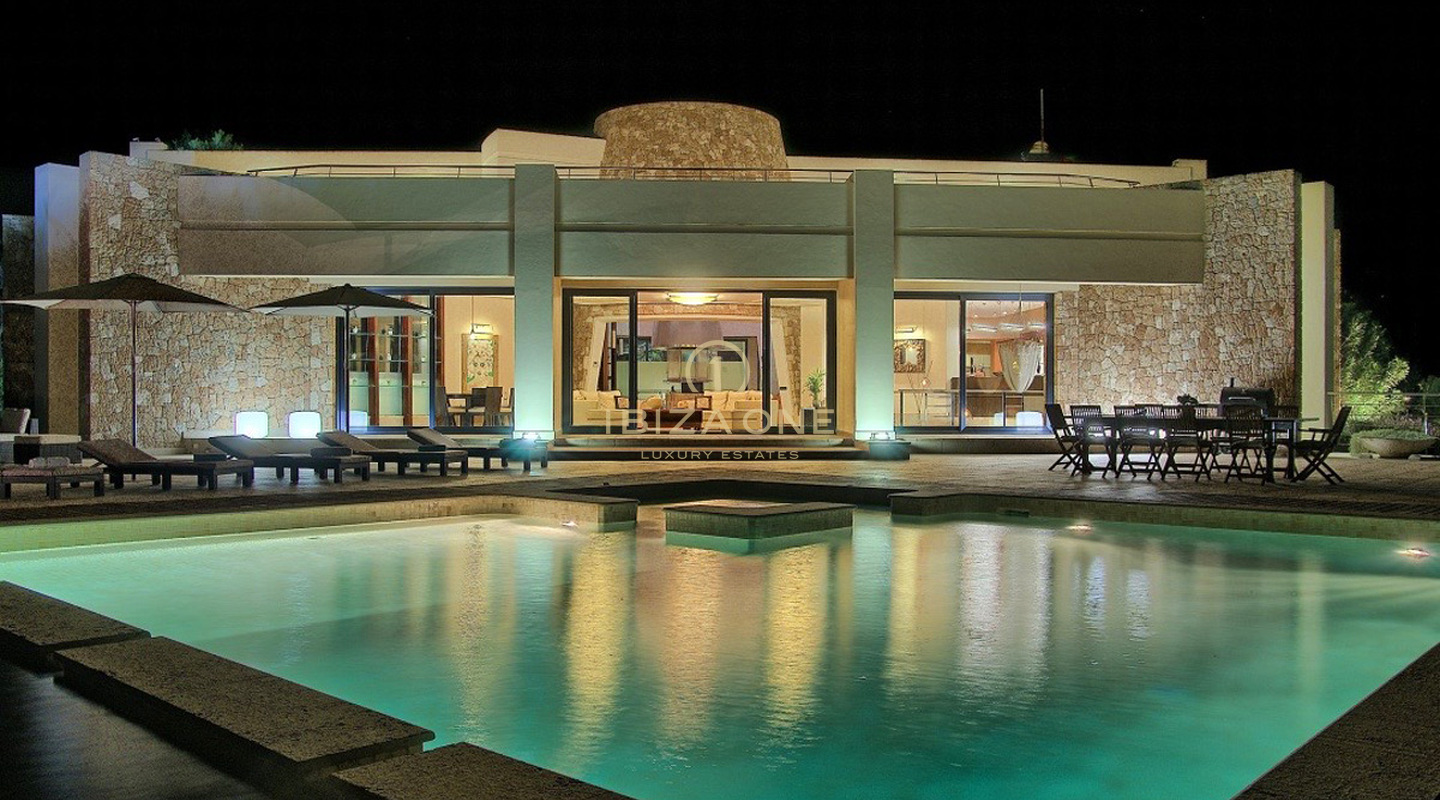 Amplia villa de lujo con vistas al mar en alquiler, Ibiza