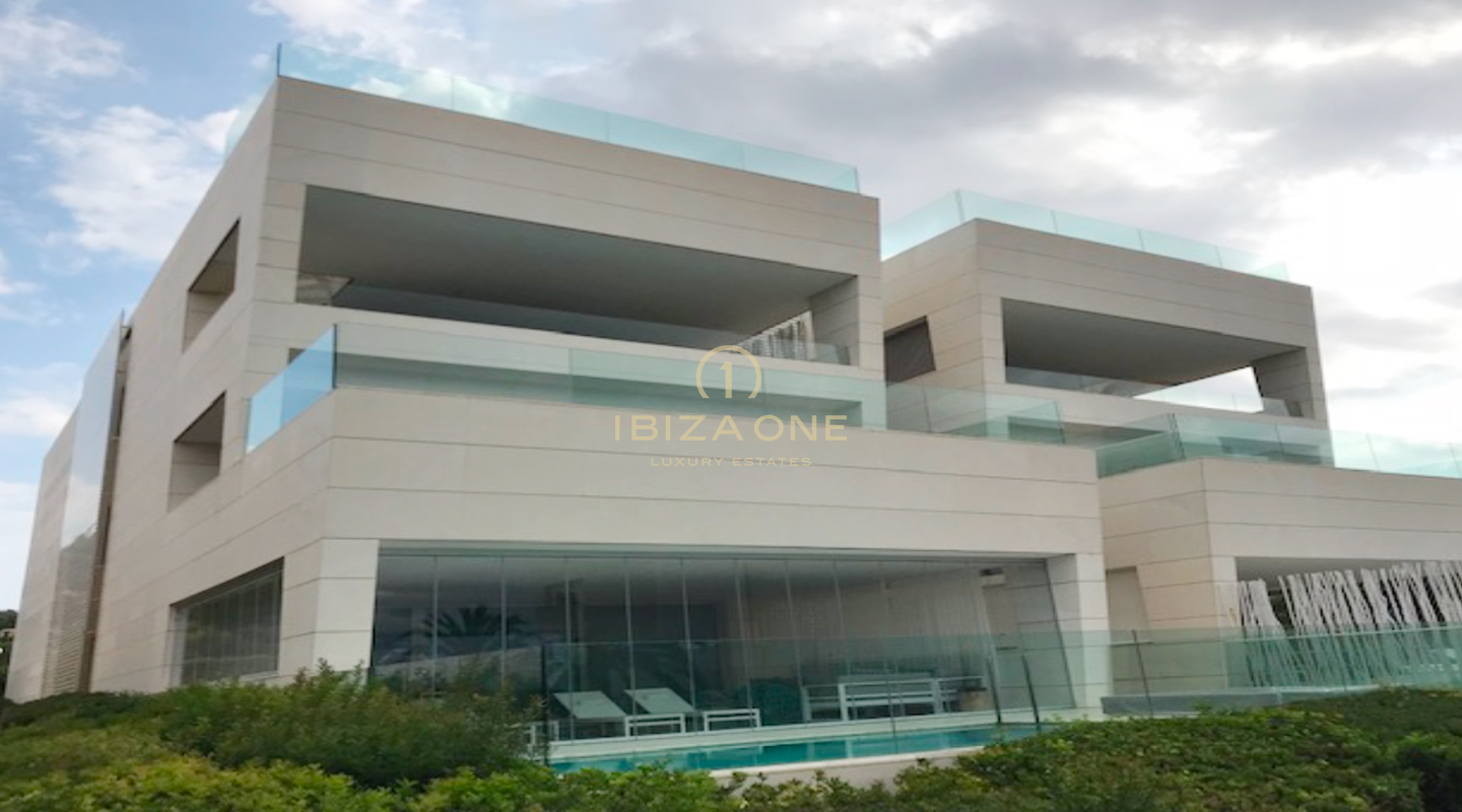 Exclusief luxe penthouse in Es Pouet met uitzicht op zee en Dalt Vila te koop