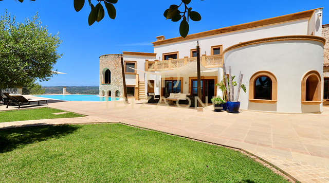 Luxusimmobilie in geschlossener Urbanisation nahe Ibiza-Stadt mit Blick aufs Meer und Dalt Vila zu verkaufen, Ibiza - Luxusimmobilie in geschlossener Urbanisation nahe Ibiza-Stadt mit Blick aufs Meer und Dalt Vila zu vermieten, Ibiza -