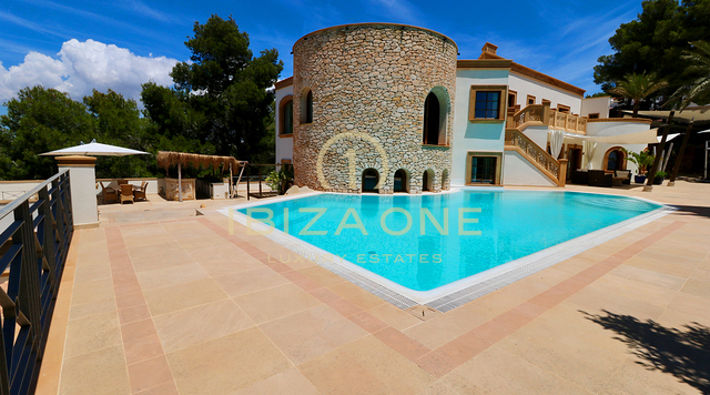 Luxusimmobilie in geschlossener Urbanisation nahe Ibiza-Stadt mit Blick aufs Meer und Dalt Vila zu verkaufen, Ibiza - Luxusimmobilie in geschlossener Urbanisation nahe Ibiza-Stadt mit Blick aufs Meer und Dalt Vila zu vermieten, Ibiza -