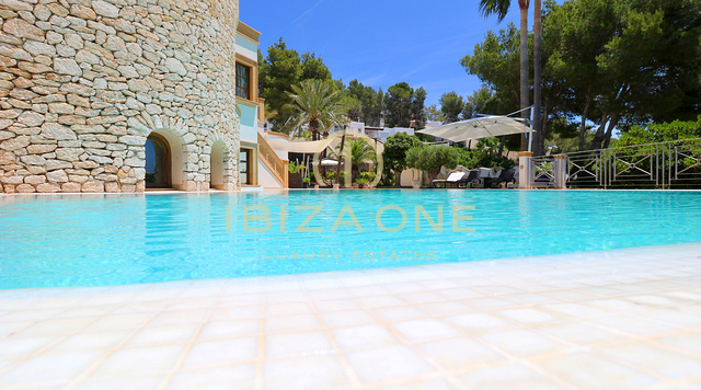 Luxusimmobilie in geschlossener Urbanisation nahe Ibiza-Stadt mit Blick aufs Meer und Dalt Vila zu verkaufen, Ibiza - Luxusimmobilie in geschlossener Urbanisation nahe Ibiza-Stadt mit Blick aufs Meer und Dalt Vila zu vermieten, Ibiza -