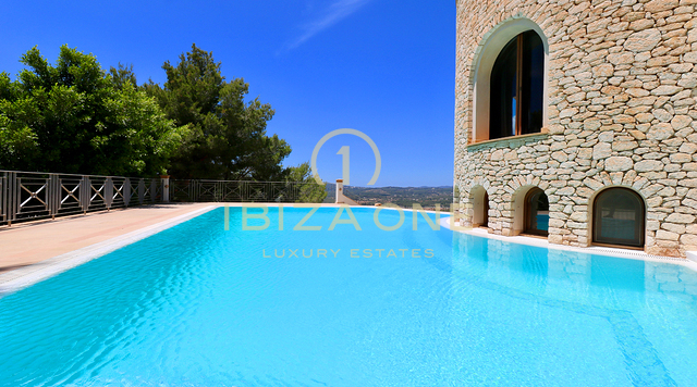 Luxusimmobilie in geschlossener Urbanisation nahe Ibiza-Stadt mit Blick aufs Meer und Dalt Vila zu verkaufen, Ibiza - Luxusimmobilie in geschlossener Urbanisation nahe Ibiza-Stadt mit Blick aufs Meer und Dalt Vila zu vermieten, Ibiza -
