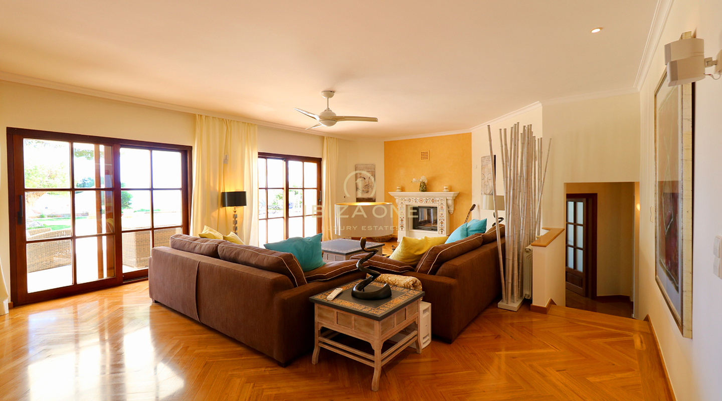 Luxusimmobilie in geschlossener Urbanisation nahe Ibiza-Stadt mit Blick aufs Meer und Dalt Vila zu verkaufen, Ibiza - Luxusimmobilie in geschlossener Urbanisation nahe Ibiza-Stadt mit Blick aufs Meer und Dalt Vila zu vermieten, Ibiza -