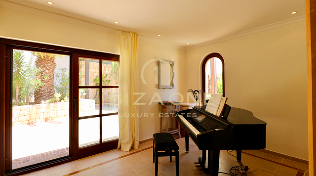 Luxusimmobilie in geschlossener Urbanisation nahe Ibiza-Stadt mit Blick aufs Meer und Dalt Vila zu verkaufen, Ibiza - Luxusimmobilie in geschlossener Urbanisation nahe Ibiza-Stadt mit Blick aufs Meer und Dalt Vila zu vermieten, Ibiza -