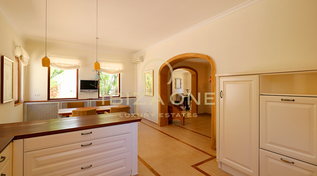 Luxusimmobilie in geschlossener Urbanisation nahe Ibiza-Stadt mit Blick aufs Meer und Dalt Vila zu verkaufen, Ibiza - Luxusimmobilie in geschlossener Urbanisation nahe Ibiza-Stadt mit Blick aufs Meer und Dalt Vila zu vermieten, Ibiza -