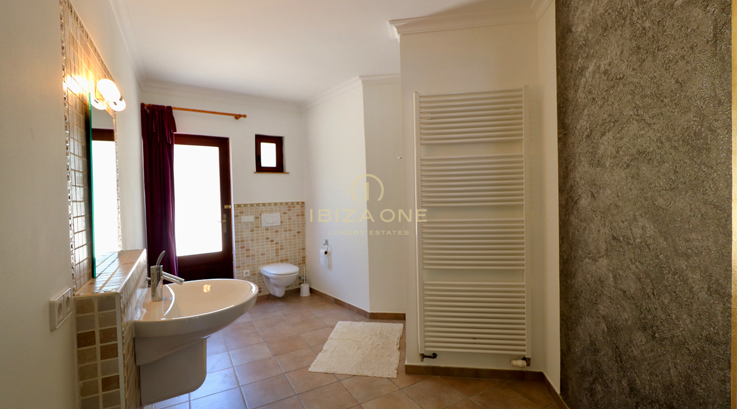 Luxusimmobilie in geschlossener Urbanisation nahe Ibiza-Stadt mit Blick aufs Meer und Dalt Vila zu verkaufen, Ibiza - Luxusimmobilie in geschlossener Urbanisation nahe Ibiza-Stadt mit Blick aufs Meer und Dalt Vila zu vermieten, Ibiza -