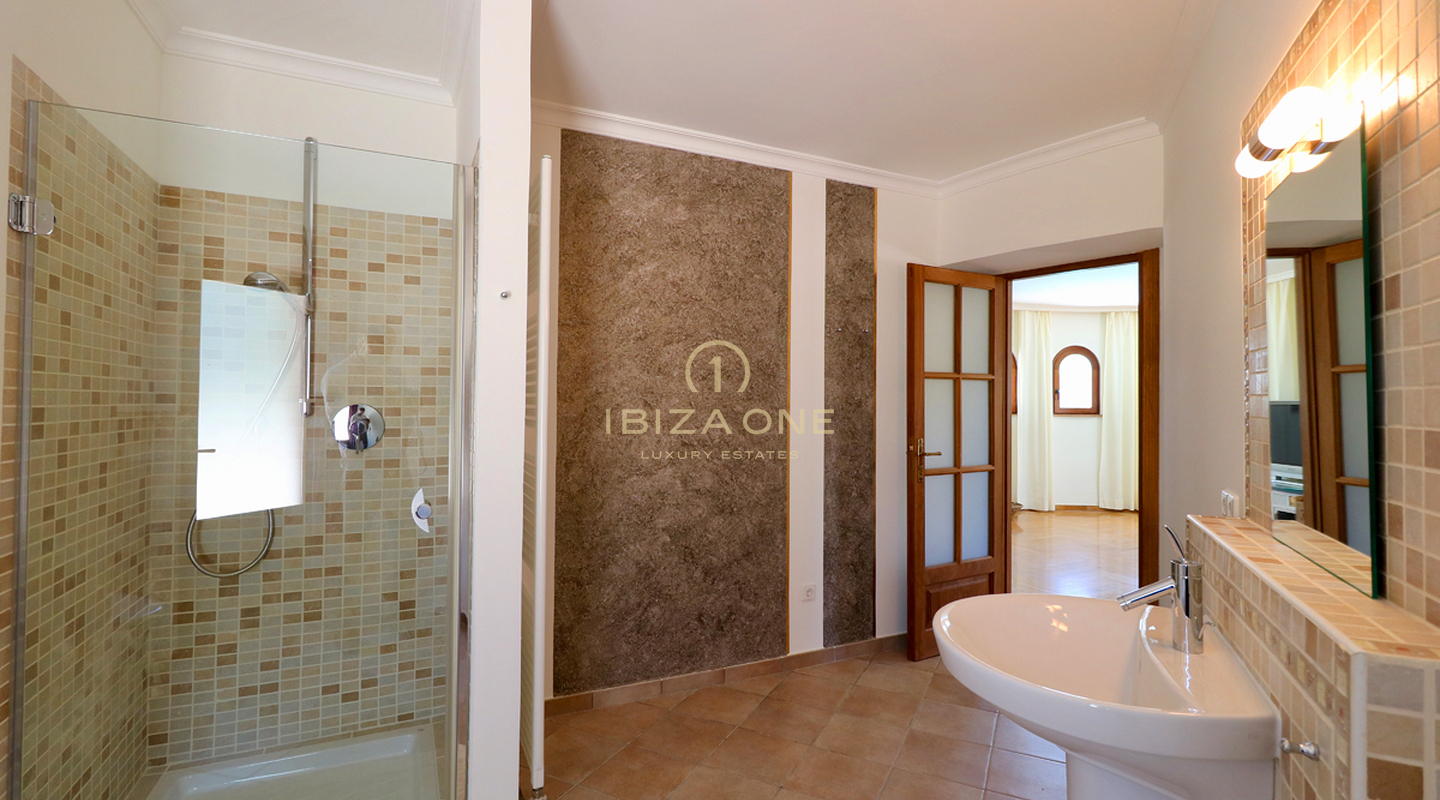 Luxusimmobilie in geschlossener Urbanisation nahe Ibiza-Stadt mit Blick aufs Meer und Dalt Vila zu verkaufen, Ibiza - Luxusimmobilie in geschlossener Urbanisation nahe Ibiza-Stadt mit Blick aufs Meer und Dalt Vila zu vermieten, Ibiza -