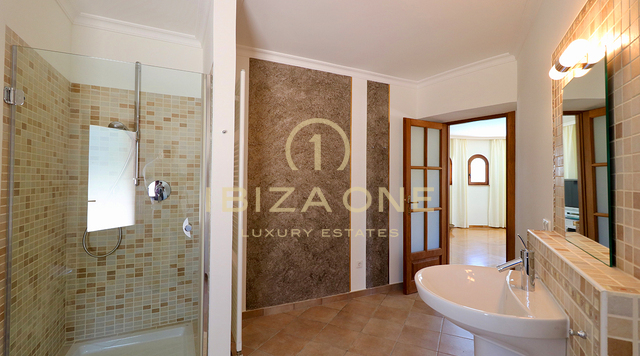 Luxury property in gated urbanization near Ibiza town with sea and Dalt Vila views for sale, Ibiza - Luxury property in gated urbanization near Ibiza town with sea and Dalt Vila views for rent, Ibiza -
