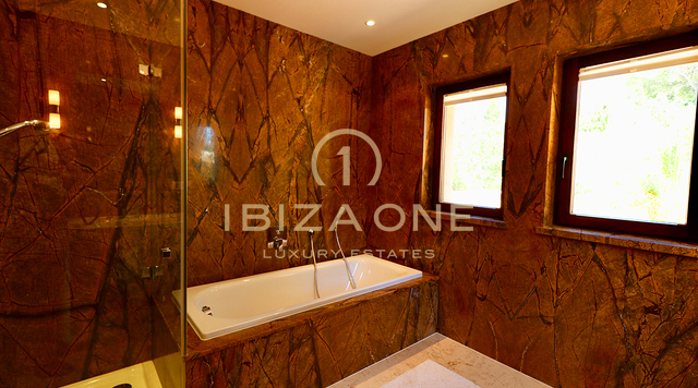 Luxusimmobilie in geschlossener Urbanisation nahe Ibiza-Stadt mit Blick aufs Meer und Dalt Vila zu verkaufen, Ibiza - Luxusimmobilie in geschlossener Urbanisation nahe Ibiza-Stadt mit Blick aufs Meer und Dalt Vila zu vermieten, Ibiza -