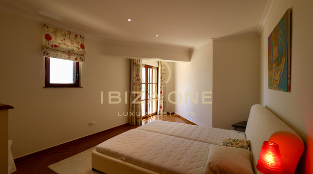 Luxusimmobilie in geschlossener Urbanisation nahe Ibiza-Stadt mit Blick aufs Meer und Dalt Vila zu verkaufen, Ibiza - Luxusimmobilie in geschlossener Urbanisation nahe Ibiza-Stadt mit Blick aufs Meer und Dalt Vila zu vermieten, Ibiza -
