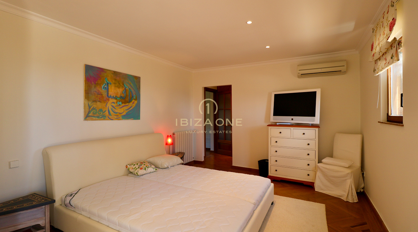 Luxusimmobilie in geschlossener Urbanisation nahe Ibiza-Stadt mit Blick aufs Meer und Dalt Vila zu verkaufen, Ibiza - Luxusimmobilie in geschlossener Urbanisation nahe Ibiza-Stadt mit Blick aufs Meer und Dalt Vila zu vermieten, Ibiza -
