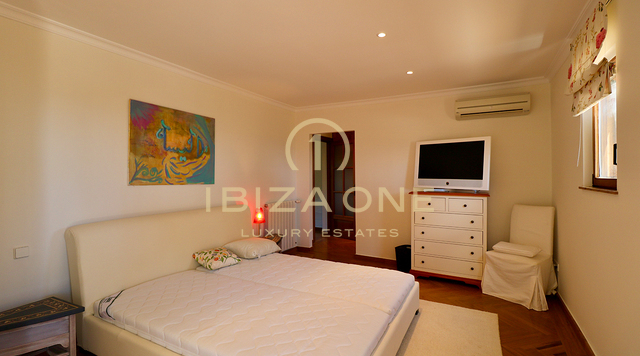 Luxusimmobilie in geschlossener Urbanisation nahe Ibiza-Stadt mit Blick aufs Meer und Dalt Vila zu verkaufen, Ibiza - Luxusimmobilie in geschlossener Urbanisation nahe Ibiza-Stadt mit Blick aufs Meer und Dalt Vila zu vermieten, Ibiza -