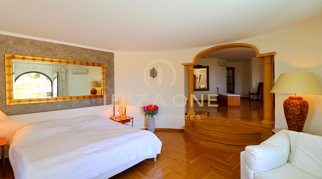 Luxusimmobilie in geschlossener Urbanisation nahe Ibiza-Stadt mit Blick aufs Meer und Dalt Vila zu verkaufen, Ibiza - Luxusimmobilie in geschlossener Urbanisation nahe Ibiza-Stadt mit Blick aufs Meer und Dalt Vila zu vermieten, Ibiza -