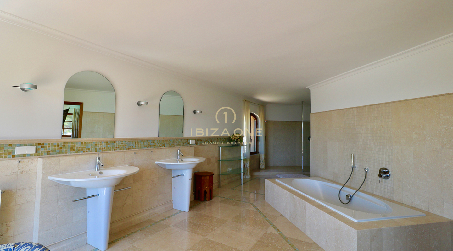 Luxusimmobilie in geschlossener Urbanisation nahe Ibiza-Stadt mit Blick aufs Meer und Dalt Vila zu verkaufen, Ibiza - Luxusimmobilie in geschlossener Urbanisation nahe Ibiza-Stadt mit Blick aufs Meer und Dalt Vila zu vermieten, Ibiza -