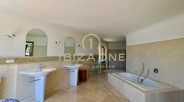 Proprietà di lusso in un complesso residenziale recintato vicino alla città di Ibiza con vista sul mare e su Dalt Vila in vendita, Ibiza - Proprietà di lusso in un complesso residenziale recintato vicino alla città di Ibiza con vista sul mare e su Dalt Vila in affitto, Ibiza -