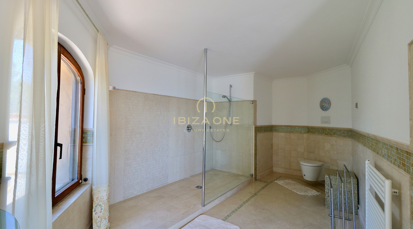 Luxusimmobilie in geschlossener Urbanisation nahe Ibiza-Stadt mit Blick aufs Meer und Dalt Vila zu verkaufen, Ibiza - Luxusimmobilie in geschlossener Urbanisation nahe Ibiza-Stadt mit Blick aufs Meer und Dalt Vila zu vermieten, Ibiza -