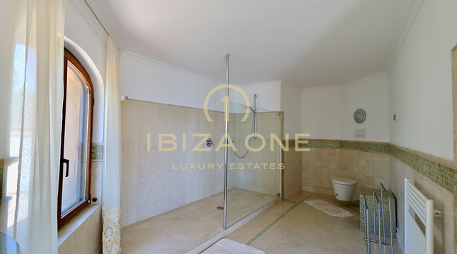 Luxusimmobilie in geschlossener Urbanisation nahe Ibiza-Stadt mit Blick aufs Meer und Dalt Vila zu verkaufen, Ibiza - Luxusimmobilie in geschlossener Urbanisation nahe Ibiza-Stadt mit Blick aufs Meer und Dalt Vila zu vermieten, Ibiza -