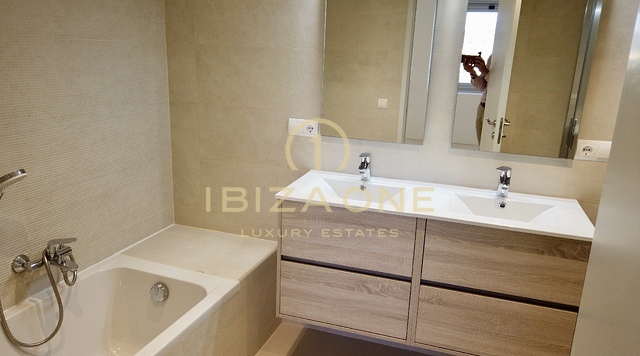 Luxe appartement met 3 slaapkamers aan de Paseo Maritimo met uitzicht op Dalt Vila en de zee te koop, Ibiza - Luxe appartement met 3 slaapkamers aan de Paseo Maritimo met uitzicht op Dalt Vila en de zee te huur, Ibiza