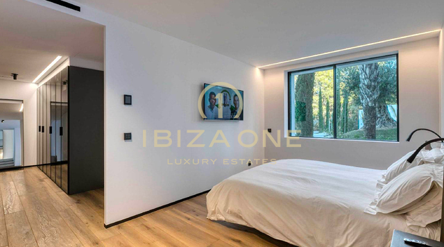 Luxury property with 1 main villa, 2 separate guest houses, tennis court and sea view for rent, Ibiza