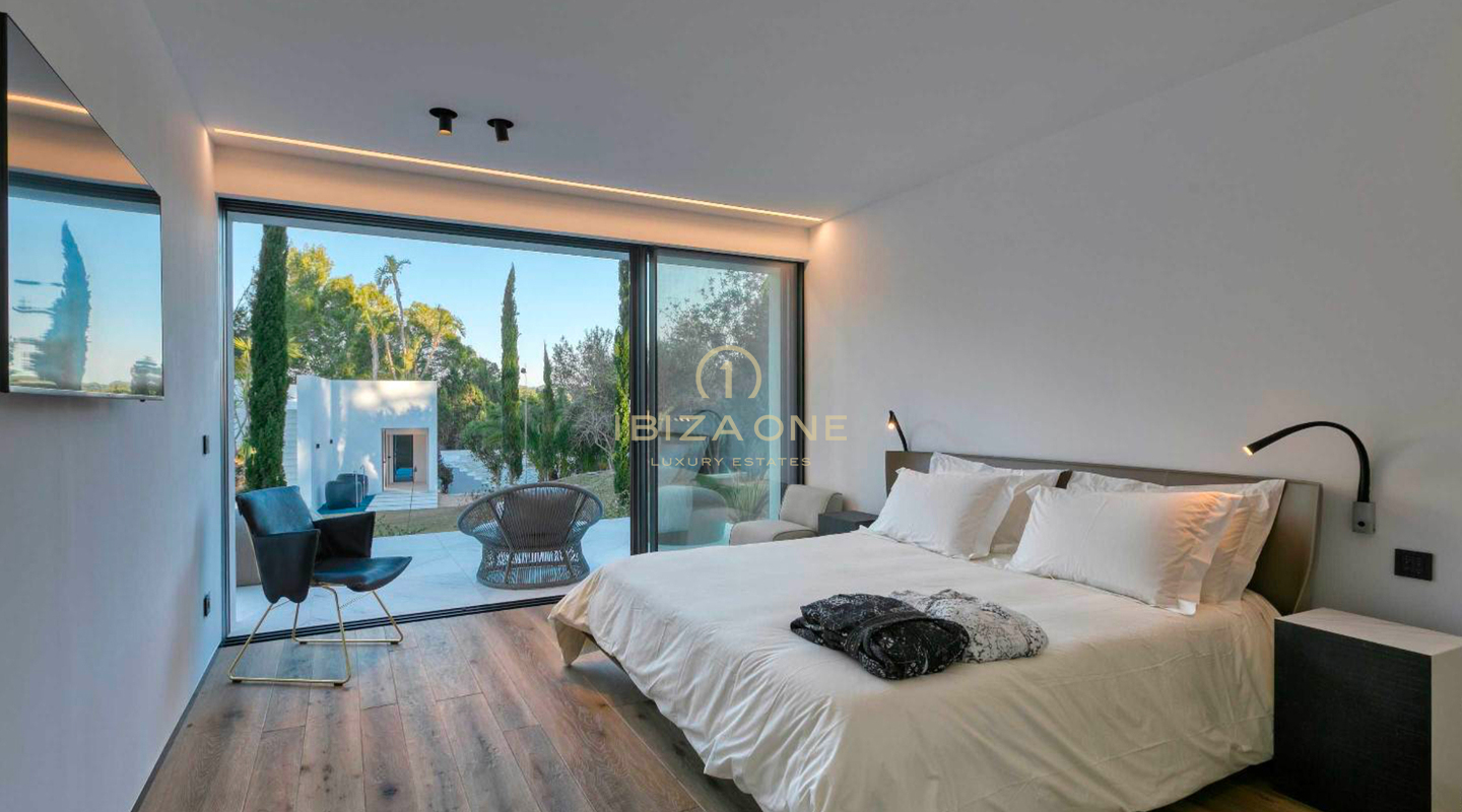 Luxury property with 1 main villa, 2 separate guest houses, tennis court and sea view for rent, Ibiza