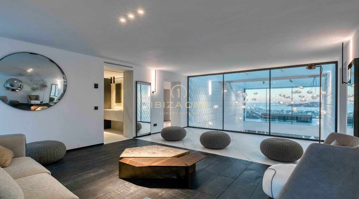 Luxury property with 1 main villa, 2 separate guest houses, tennis court and sea view for rent, Ibiza