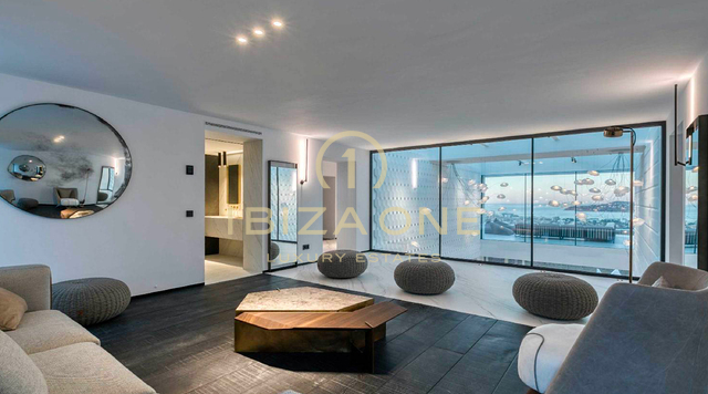 Luxe woning met 1 hoofdvilla, 2 aparte gastenverblijven, tennisbaan en uitzicht op zee te huur, Ibiza
