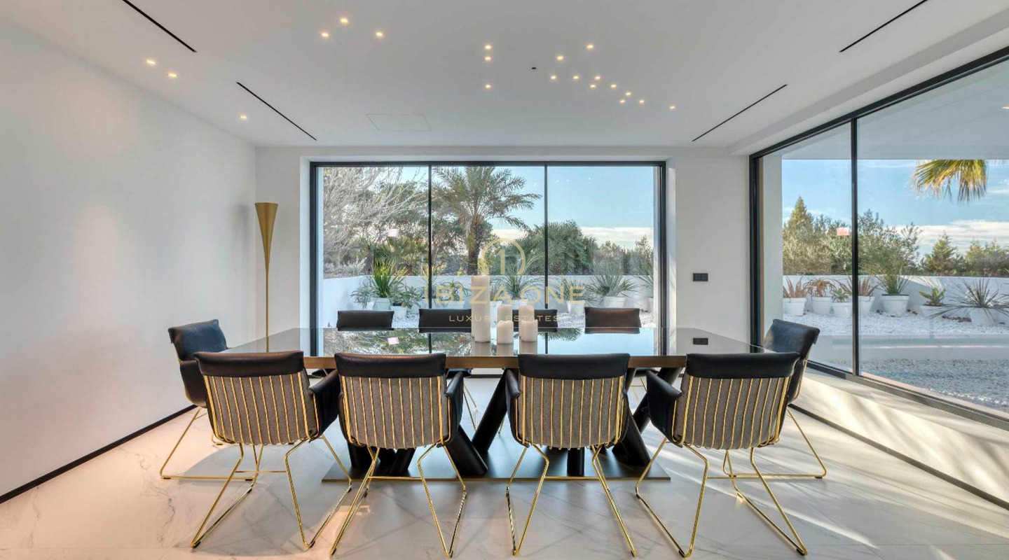 Luxury property with 1 main villa, 2 separate guest houses, tennis court and sea view for rent, Ibiza