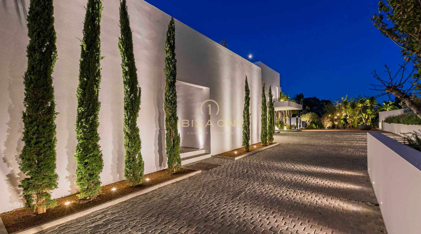 Luxusanwesen mit 1 Hauptvilla, 2 separaten Gästehäusern, Tennisplatz und Meerblick zu vermieten, Ibiza