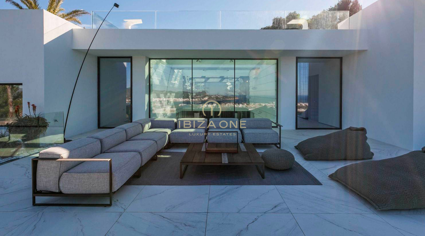 Luxury property with 1 main villa, 2 separate guest houses, tennis court and sea view for rent, Ibiza