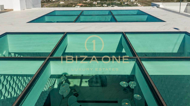 Propriété de luxe avec 1 villa principale, 2 maisons d'hôtes séparées, court de tennis et vue sur la mer à louer, Ibiza