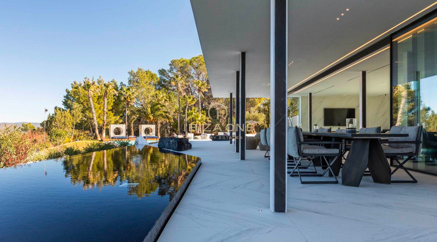 Propriété de luxe avec 1 villa principale, 2 maisons d'hôtes séparées, court de tennis et vue sur la mer à louer, Ibiza