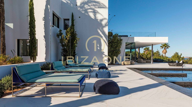 Luxusanwesen mit 1 Hauptvilla, 2 separaten Gästehäusern, Tennisplatz und Meerblick zu vermieten, Ibiza
