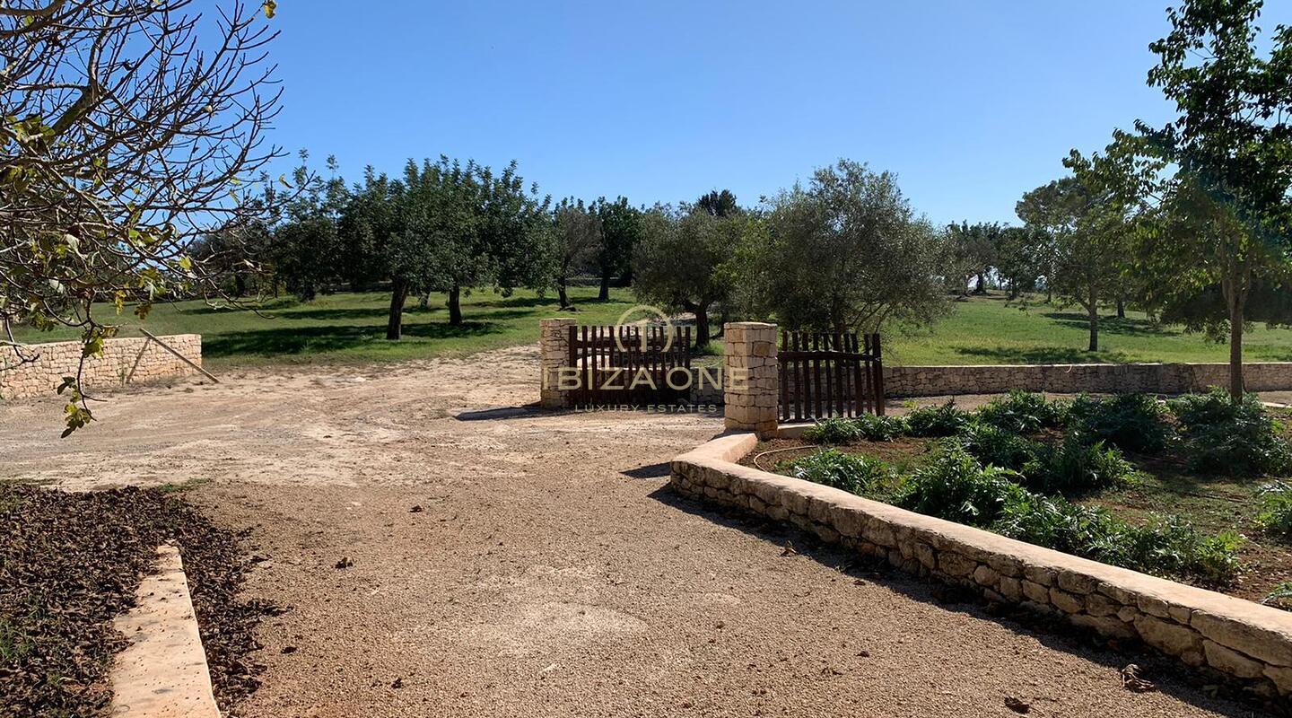 Luxuriöses Rolf Blakstad-Projekt auf wunderschönem Grundstück mit Blick auf Ibiza zu verkaufen, Ibiza