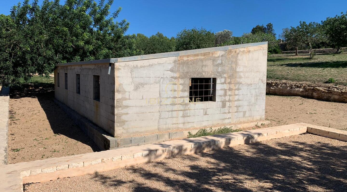 Luxe project Rolf Blakstad te koop op prachtig perceel met uitzicht op Ibiza, Ibiza