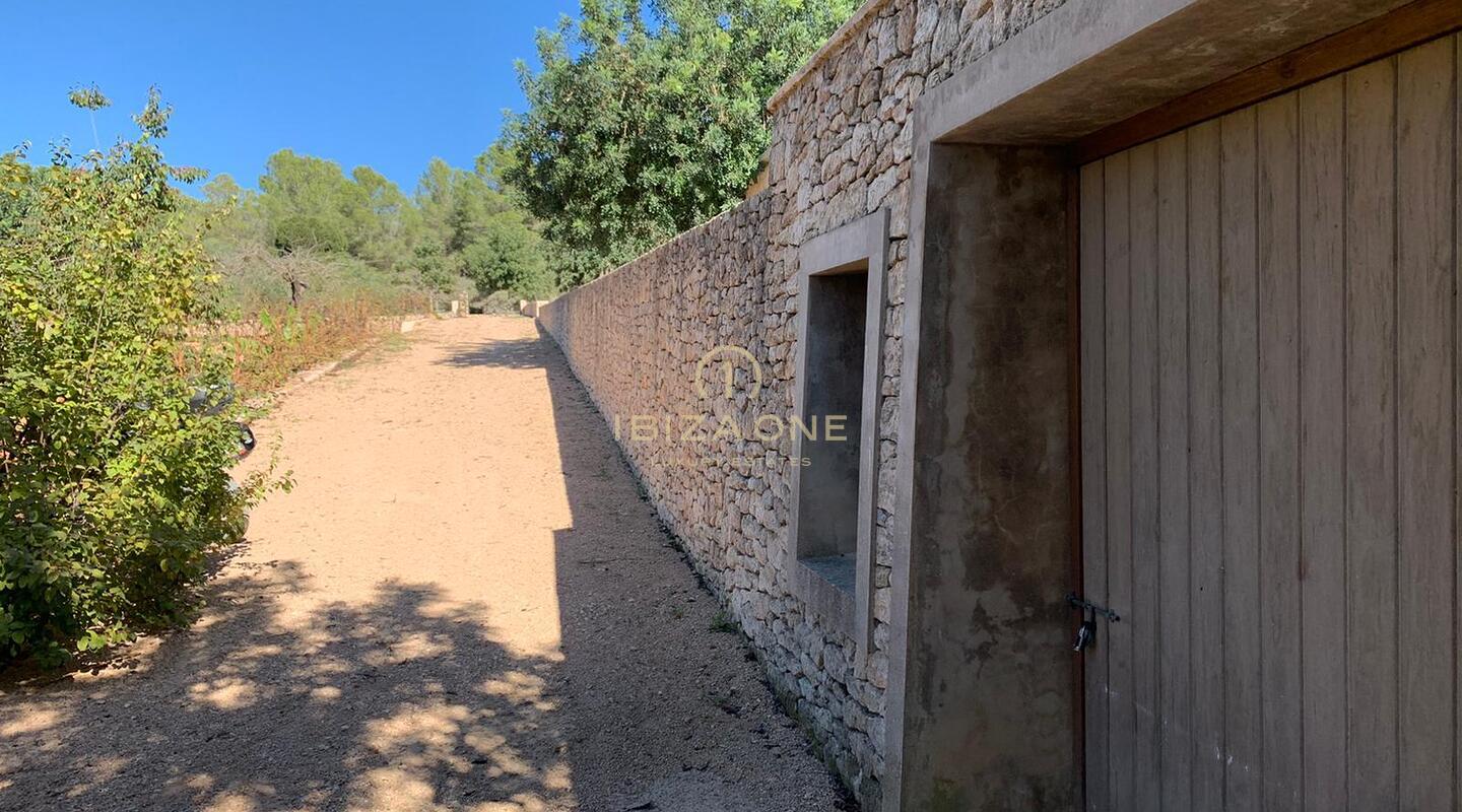 Luxe project Rolf Blakstad te koop op prachtig perceel met uitzicht op Ibiza, Ibiza