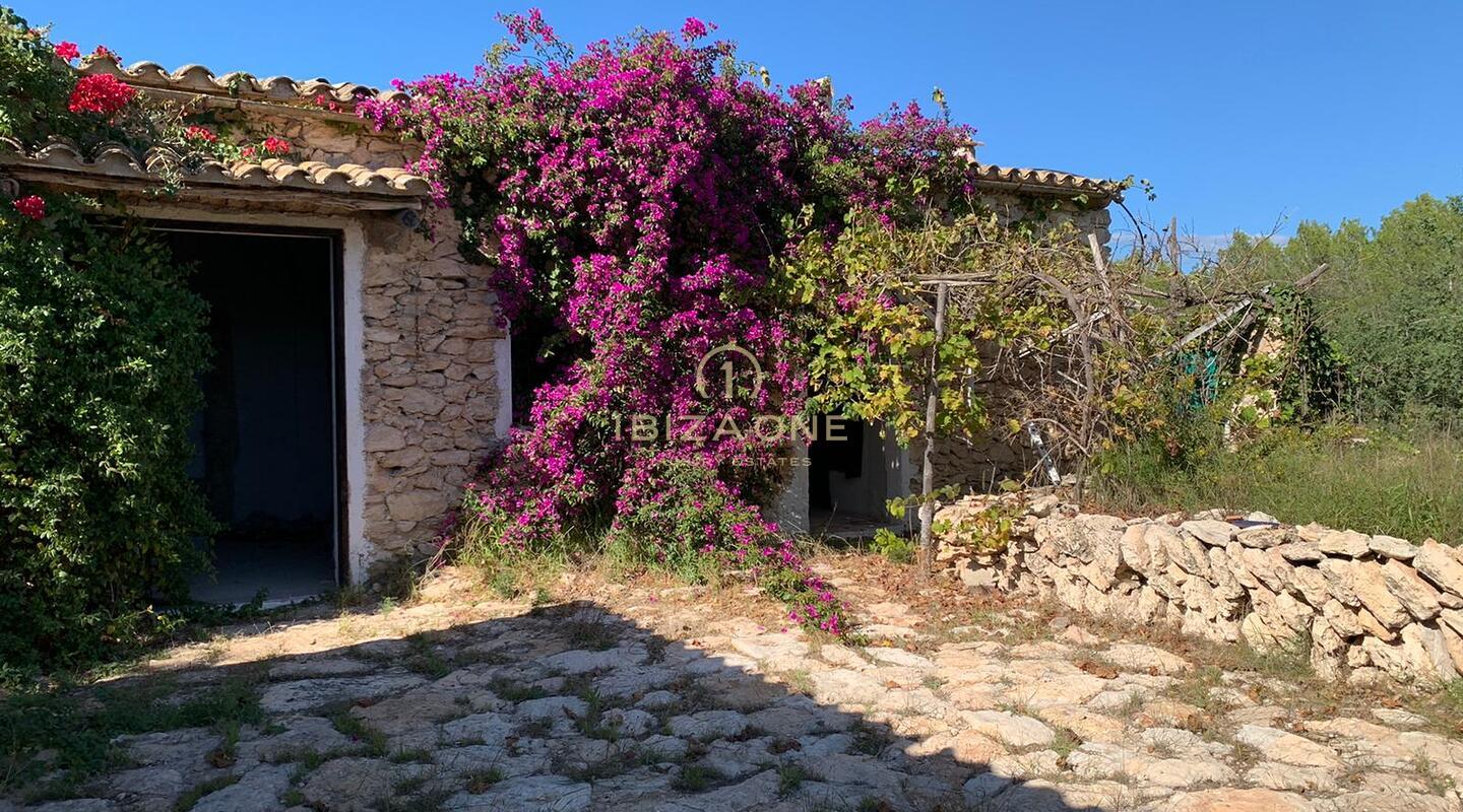 Luxe project Rolf Blakstad te koop op prachtig perceel met uitzicht op Ibiza, Ibiza