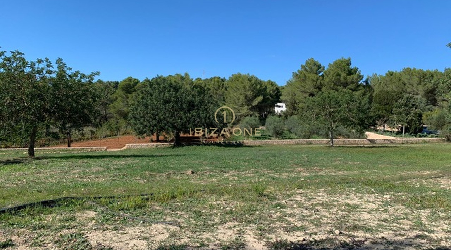 Luxe project Rolf Blakstad te koop op prachtig perceel met uitzicht op Ibiza, Ibiza