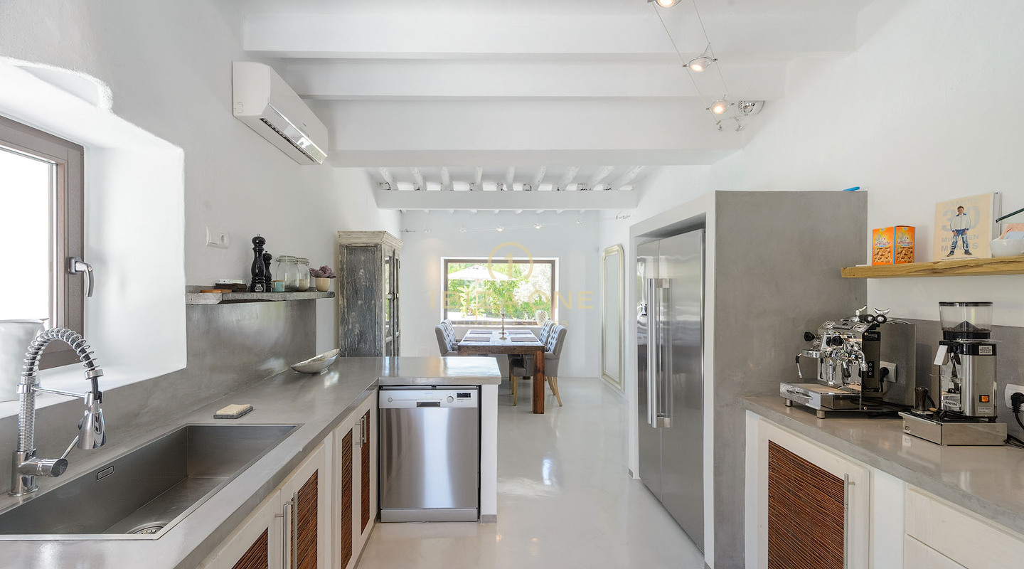 Authentically beautiful and luxury finca with two guest houses for sale, Ibiza - Authentically beautiful and luxury finca with two guest houses for rent, Ibiza