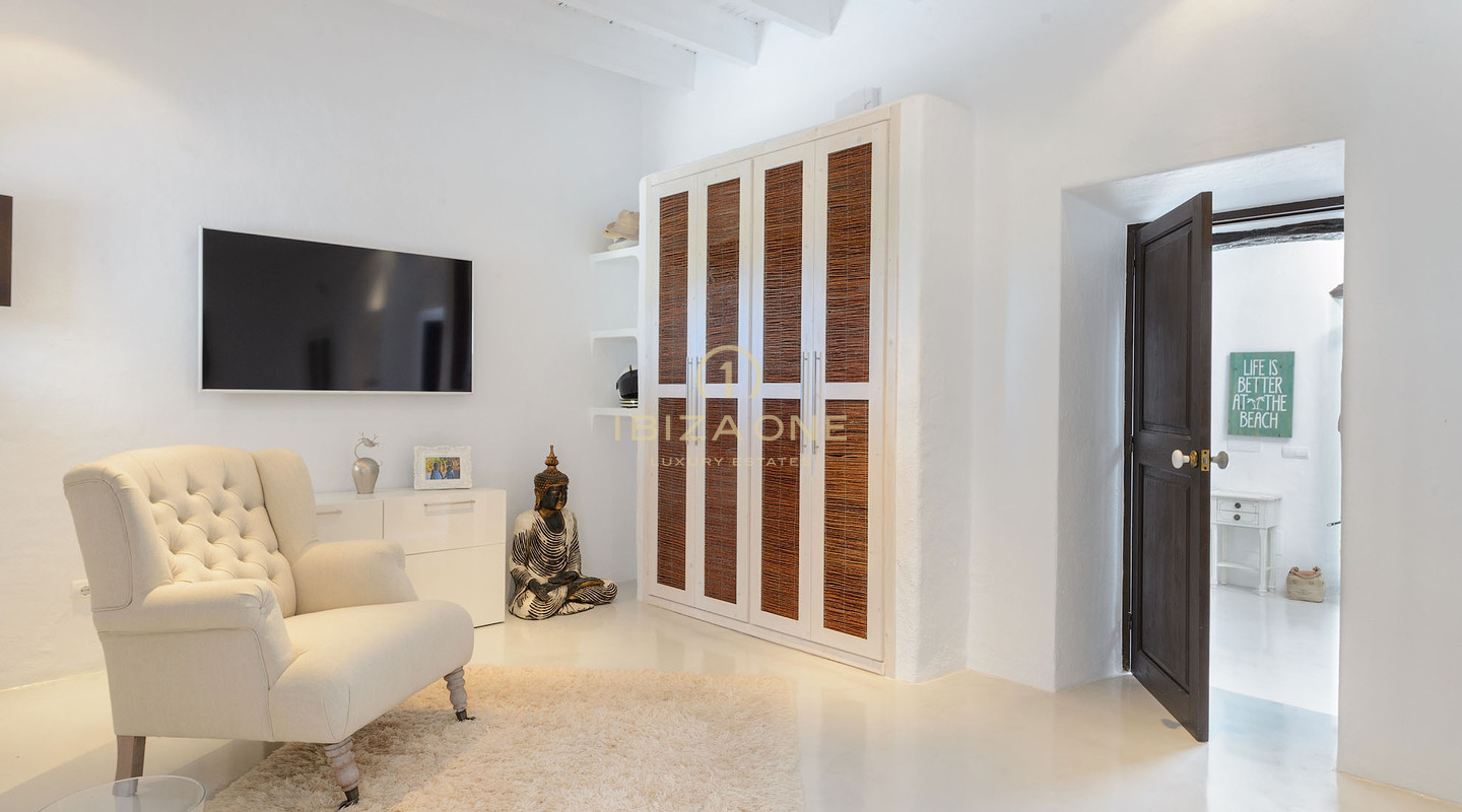 Authentically beautiful and luxury finca with two guest houses for sale, Ibiza - Authentically beautiful and luxury finca with two guest houses for rent, Ibiza
