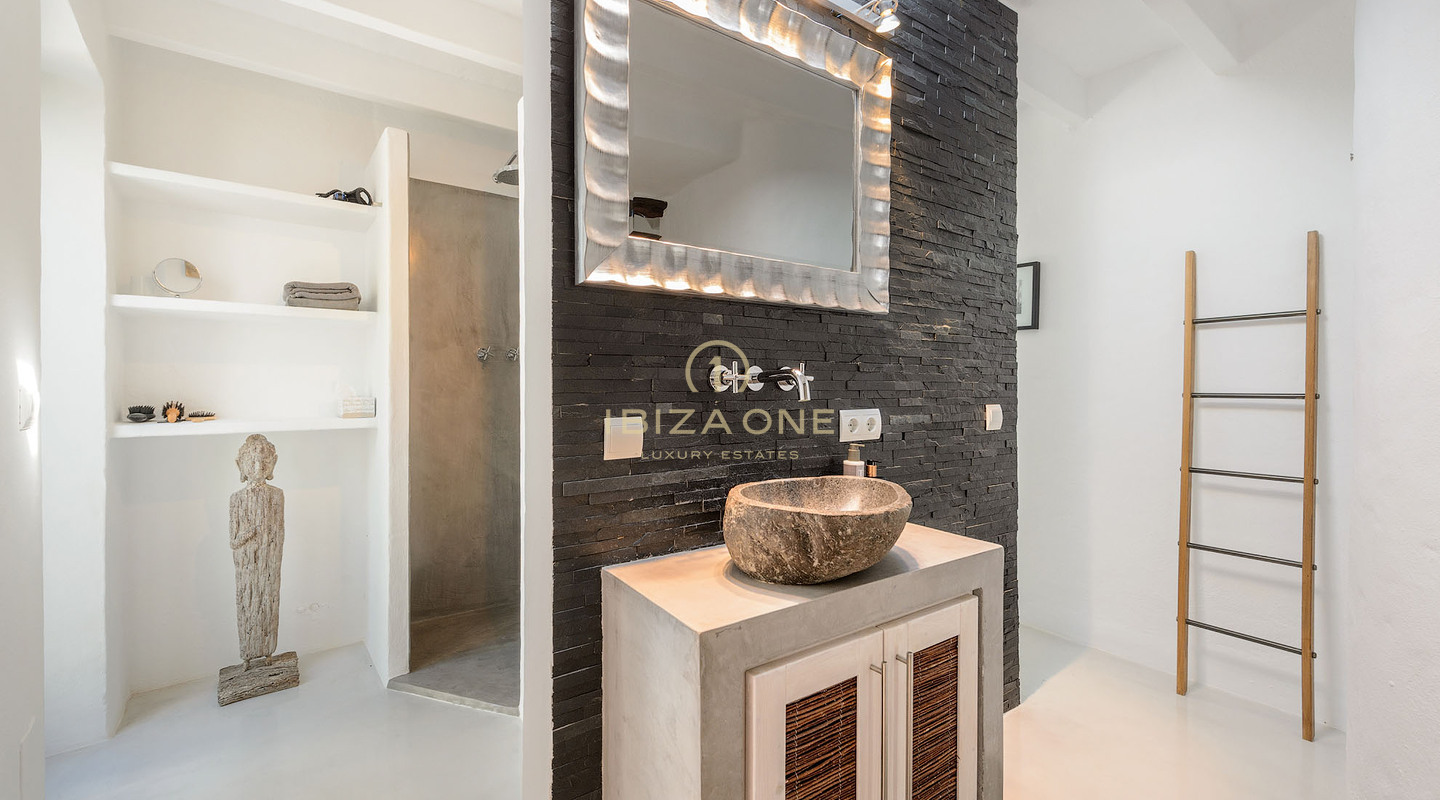 Authentiek mooie en luxe finca met twee gastenverblijven te koop, Ibiza - Authentiek mooie en luxe finca met twee gastenverblijven te huur, Ibiza