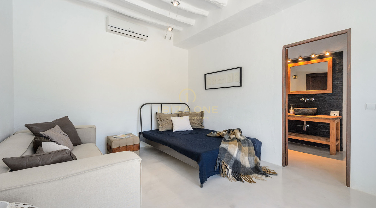 Authentiek mooie en luxe finca met twee gastenverblijven te koop, Ibiza - Authentiek mooie en luxe finca met twee gastenverblijven te huur, Ibiza