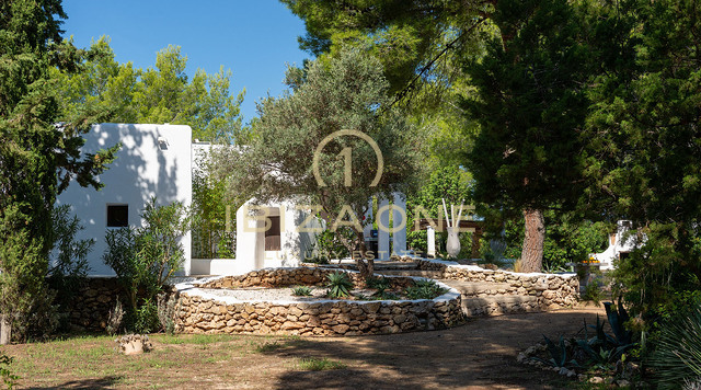 Authentically beautiful and luxury finca with two guest houses for sale, Ibiza - Authentically beautiful and luxury finca with two guest houses for rent, Ibiza