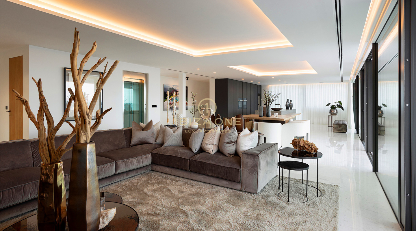 Villa ultra-luxueuse neuve avec vue panoramique sur la mer et Formentera, à quelques minutes d'Ibiza et des ports de plaisance, à vendre à Ibiza.